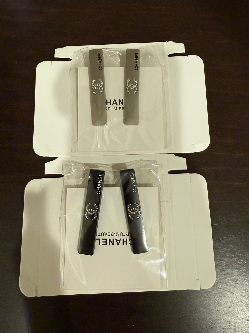 Chanel silver and Black Clip Set – Iconic Logo Detail